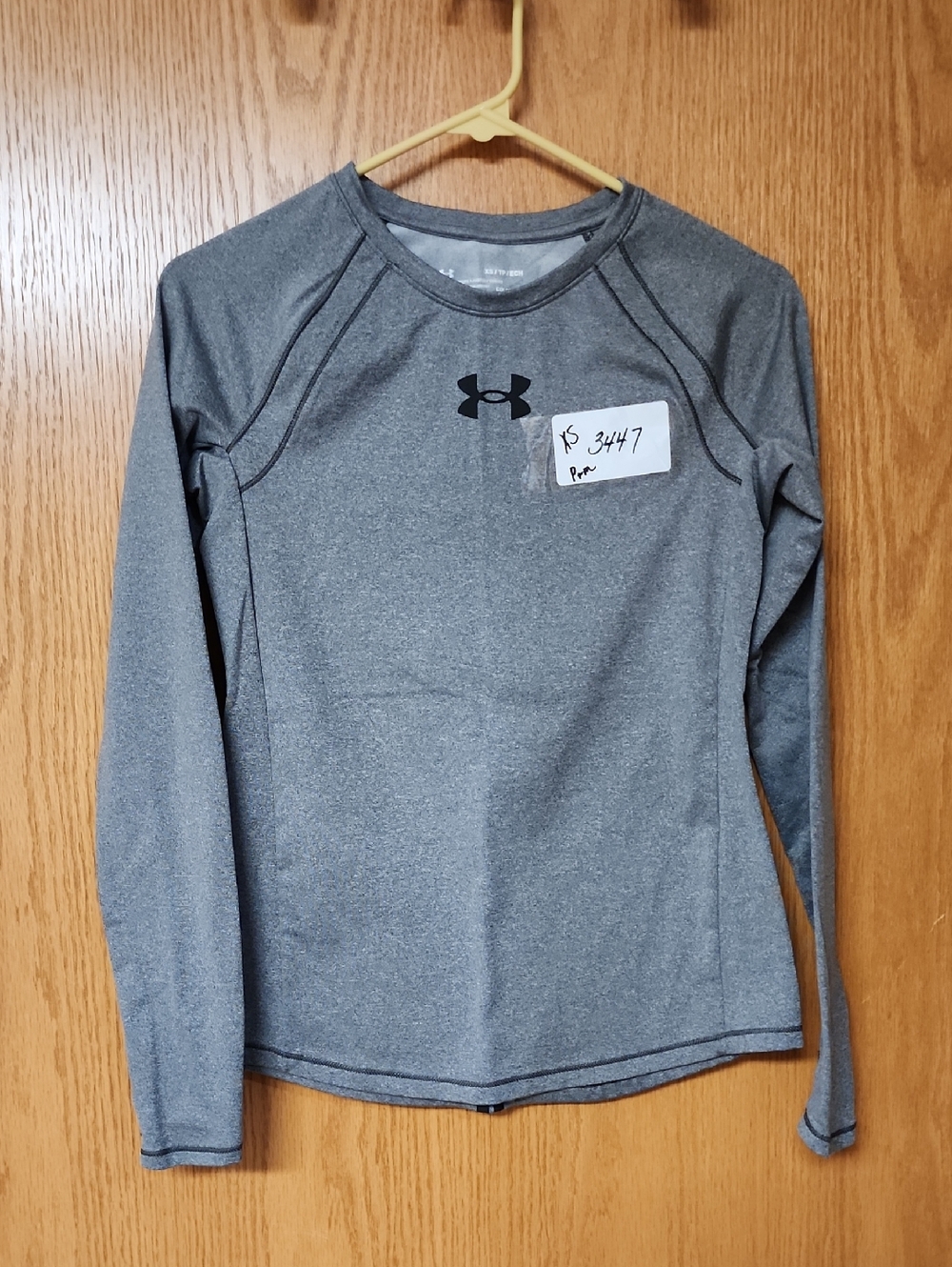 Under Armour Grey Long Sleeve Athletic Top womens XS number 3447